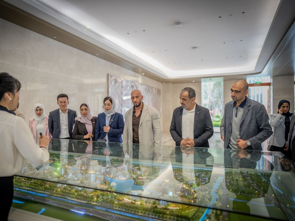 Abdulla Al Hamed visits Huawei’s R&D Centre in Shanghai