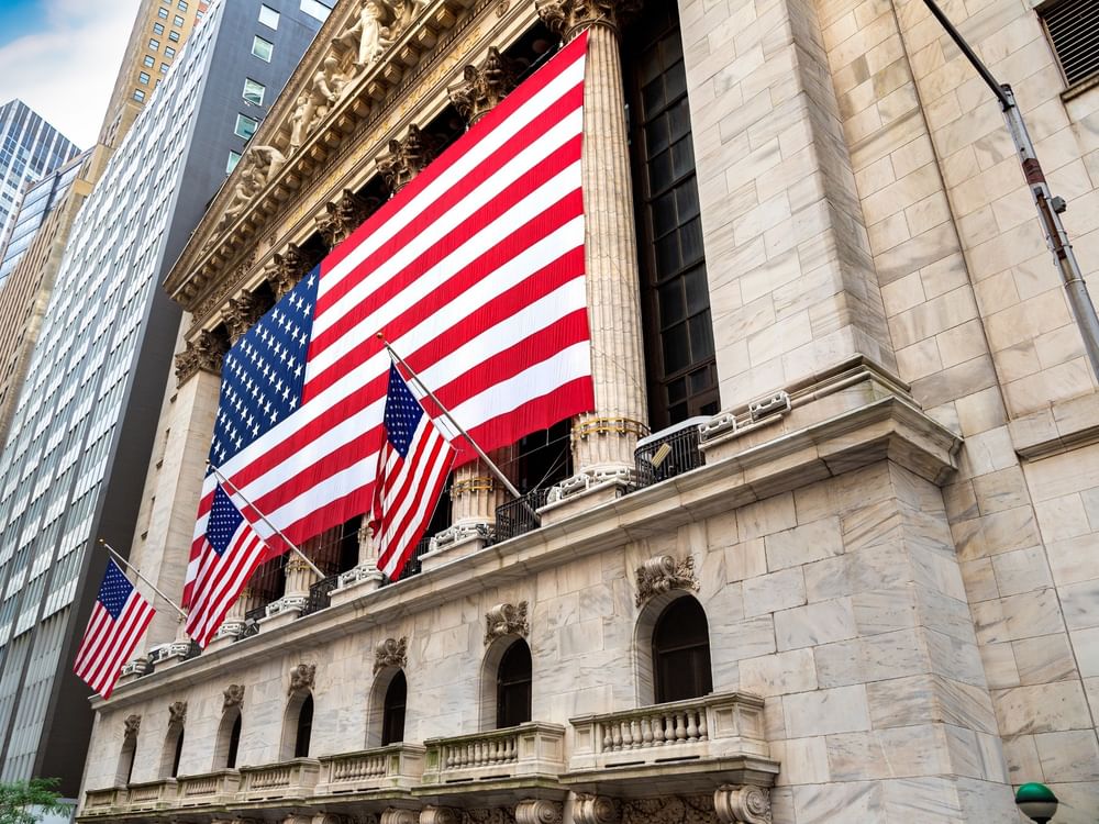 US stocks close lower