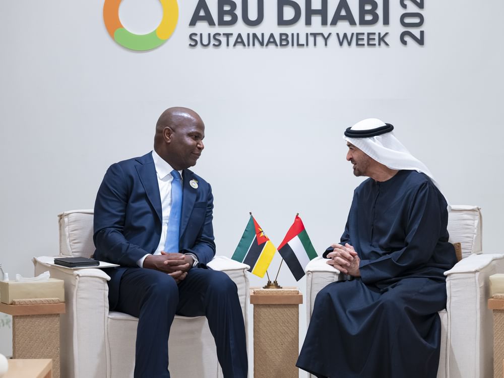 UAE President meets President of Mozambique on sidelines of Abu Dhabi Sustainability Week