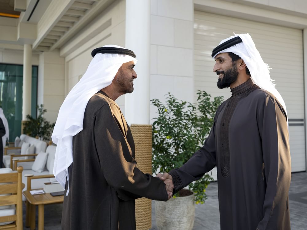 رئيس الدولة يستقبل ناصر بن حمد آل خليفة