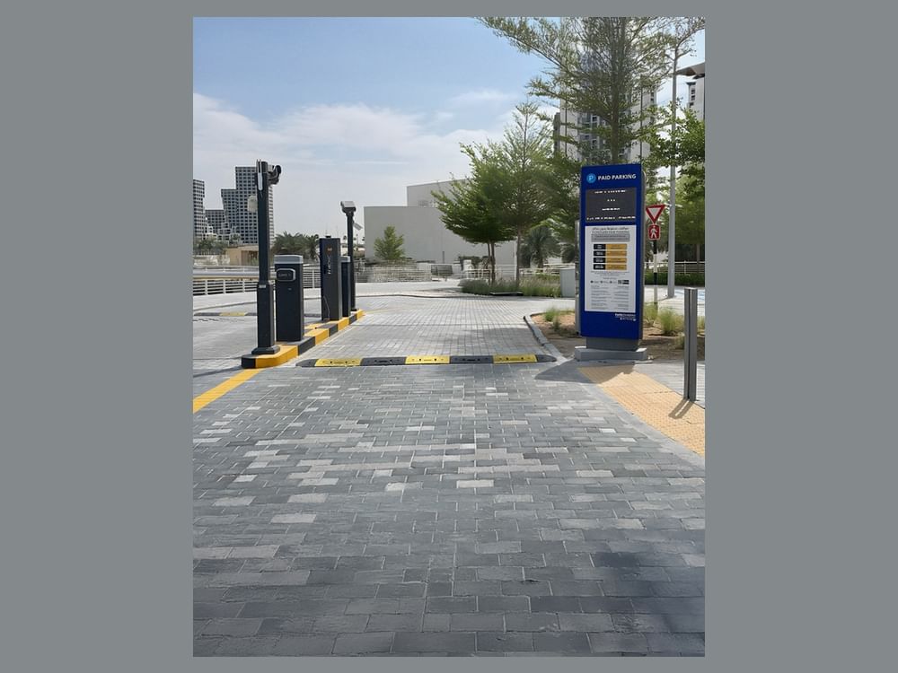 迪拜推出首个AI智能停车系统