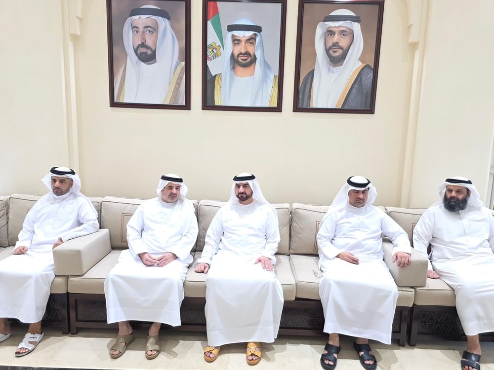 عبدالله بن سالم القاسمي يقدم واجب العزاء في وفاة حميد عبيد الهاجري