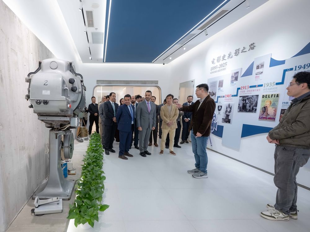 Sultan bin Ahmed visits Shanghai Film Studios and Park