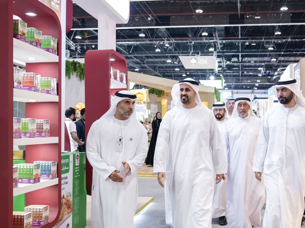ذياب بن محمد بن زايد يشهد جانباً من فعاليات الأسبوع العالمي للغذاء 2025