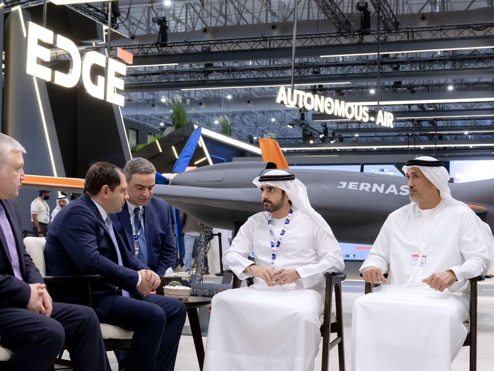 Hamdan bin Mohammed meets with Armenian Defence Minister on sidelines of Dubai Airshow
