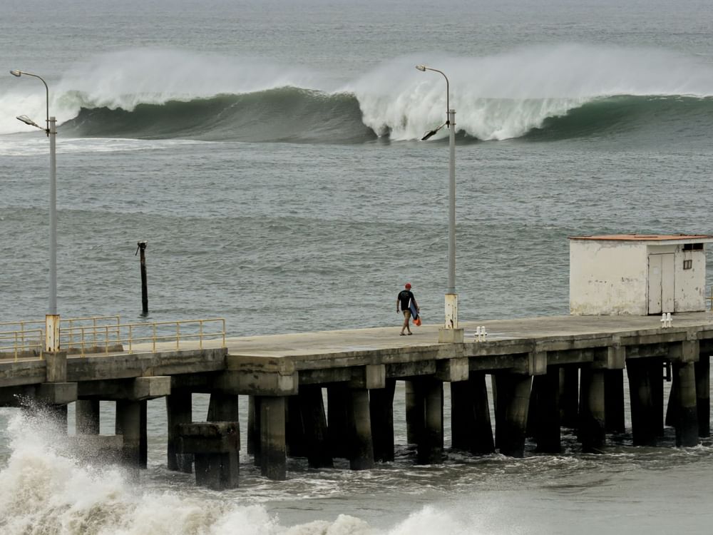 Peru closes 91 ports amid massive waves