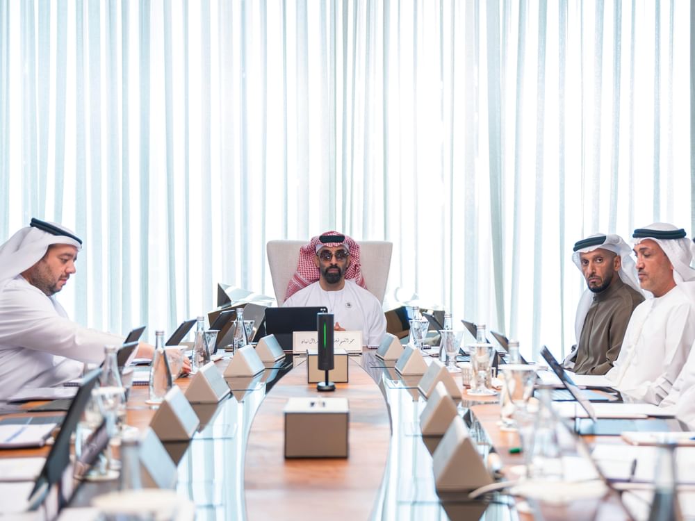 Tahnoon bin Zayed préside une réunion du conseil d’administration d’ADQ