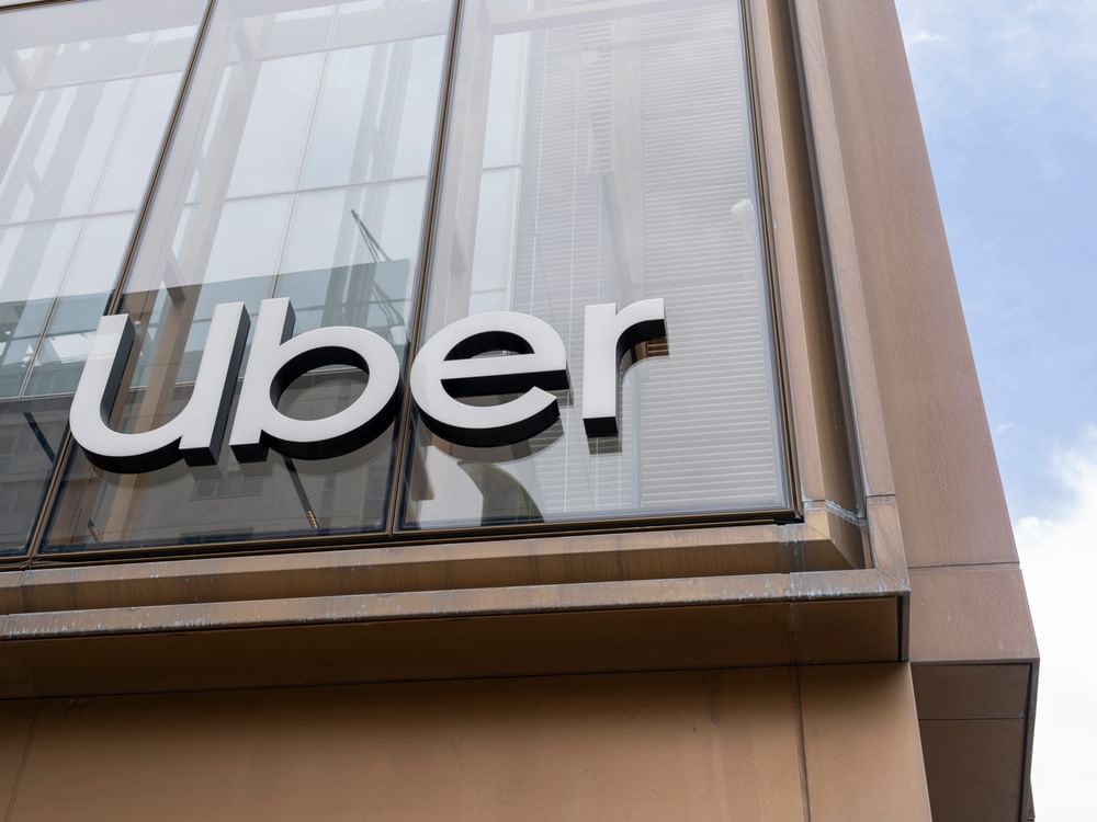 Uber annonce le déploiement de 20 000 robotaxis d’ici six ans