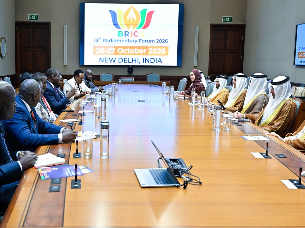 صقر غباش يبحث مع رئيس برلمان أوغندا سبل تعزيز التعاون البرلماني