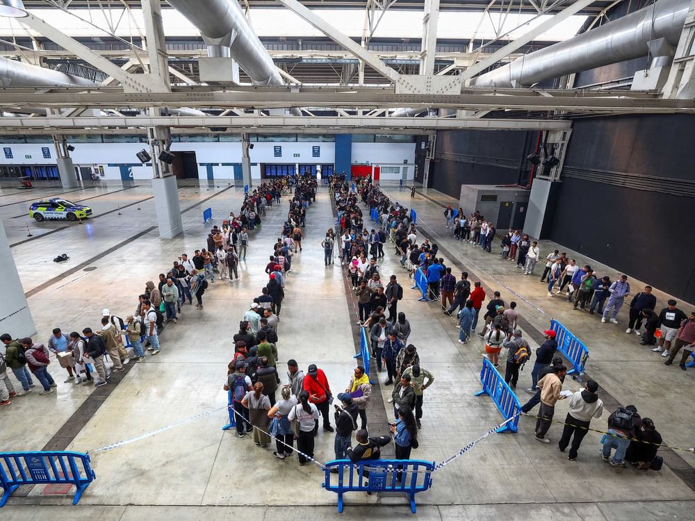 Western Mediterranean route sees 17% rise in irregular migrants, EU crossings drop 37%
