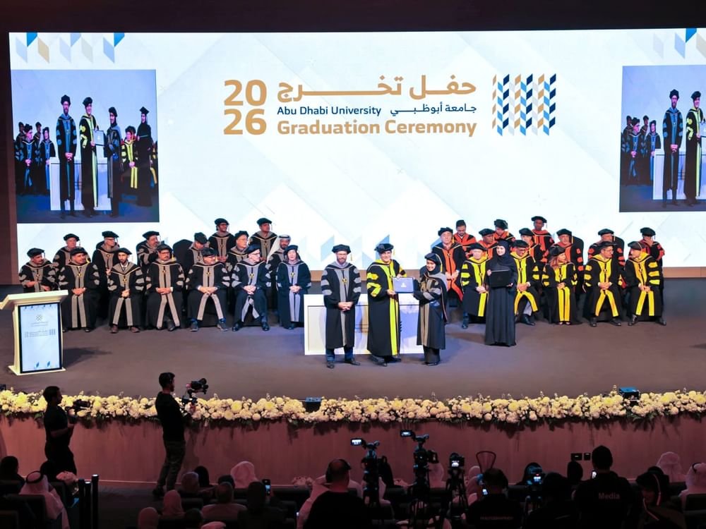 جامعة أبوظبي تحتفي بتخريج دفعة جديدة من طلابها