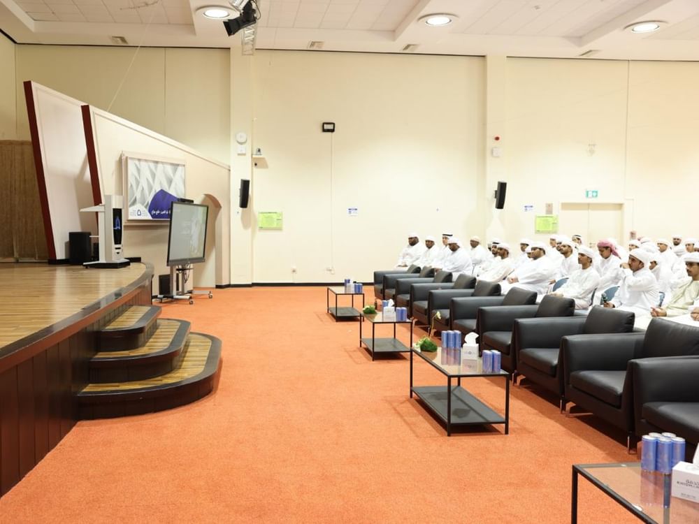 شرطة أبوظبي تعزز جاهزية الشباب للمستقبل ضمن برنامج "غطاريف"