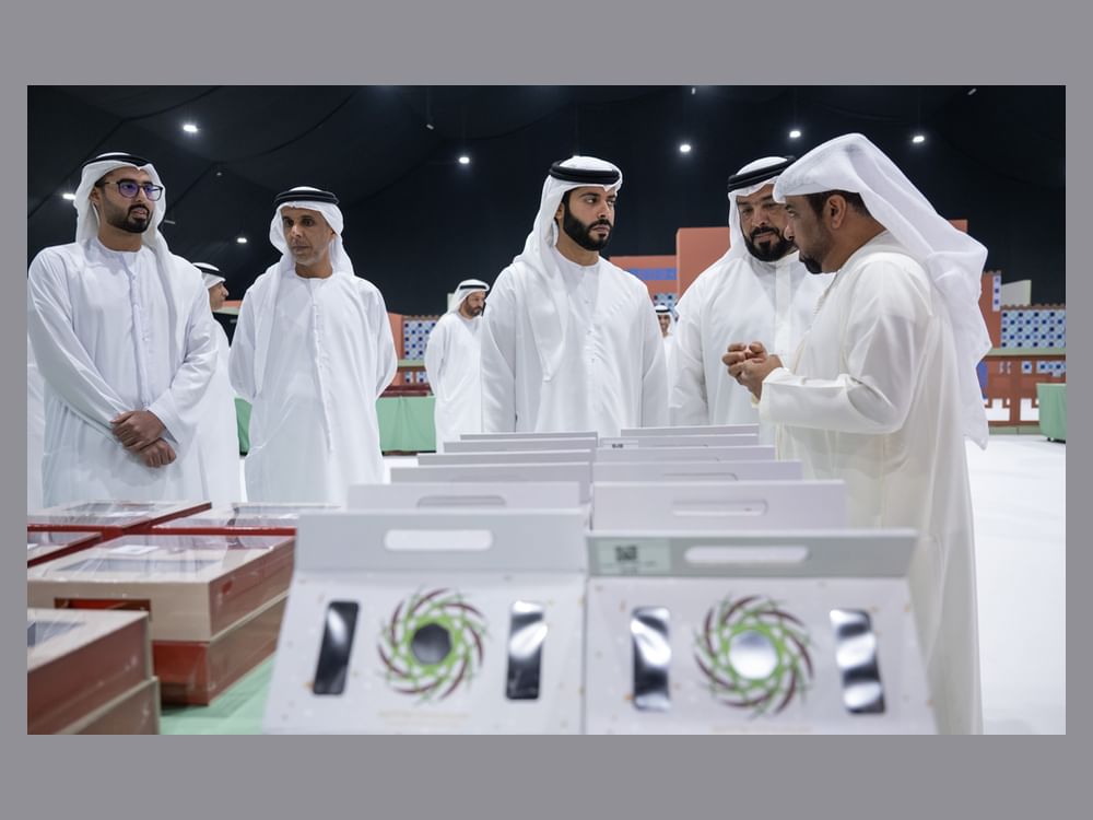 Hazza bin Hamdan bin Zayed visits Al Dhafra Date Festival and Auction