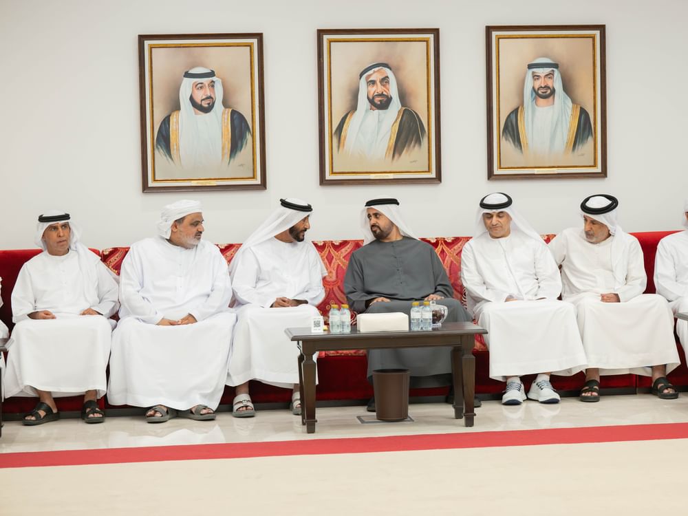 ذياب بن محمد بن زايد يقدِّم واجب العزاء في شهيد الوطن والواجب عبدالله شامس المنهالي