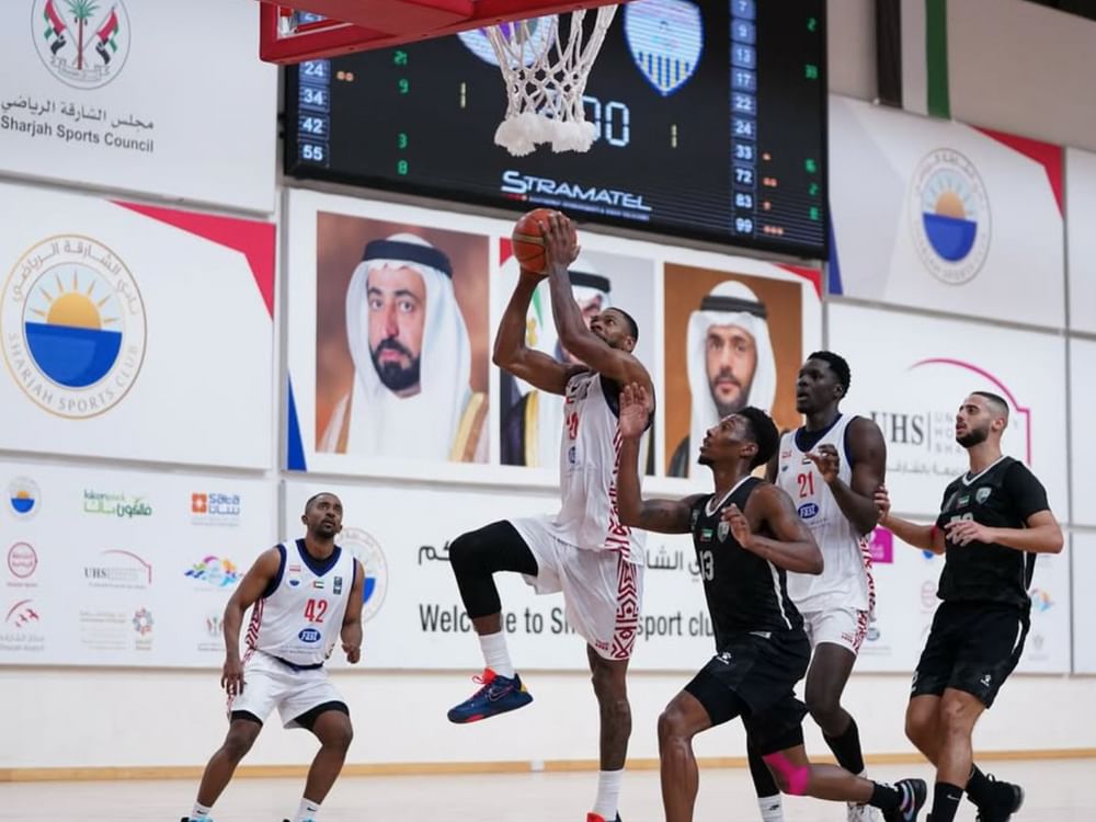 فريقا الشارقة والبطائح يواصلان صدارتهما مسابقة دوري كرة السلة للرجال