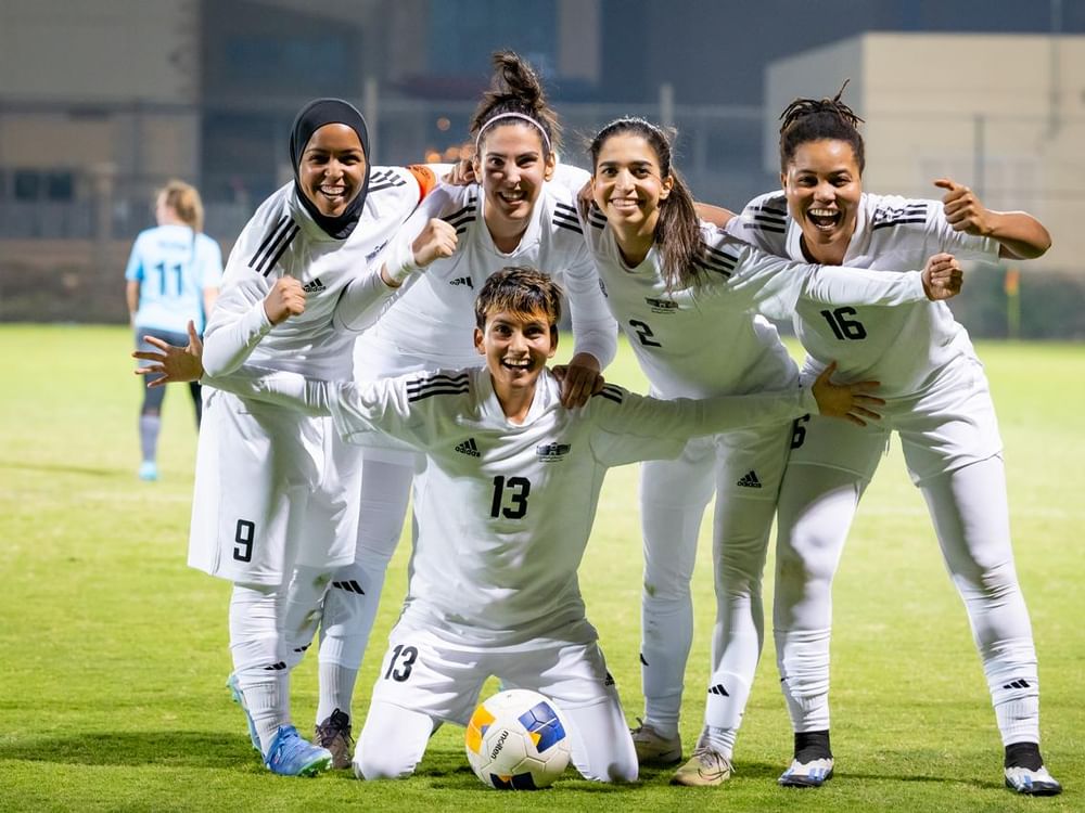 "أبوظبي الرياضي لسيدات الكرة" يعزز صدارته للدوري