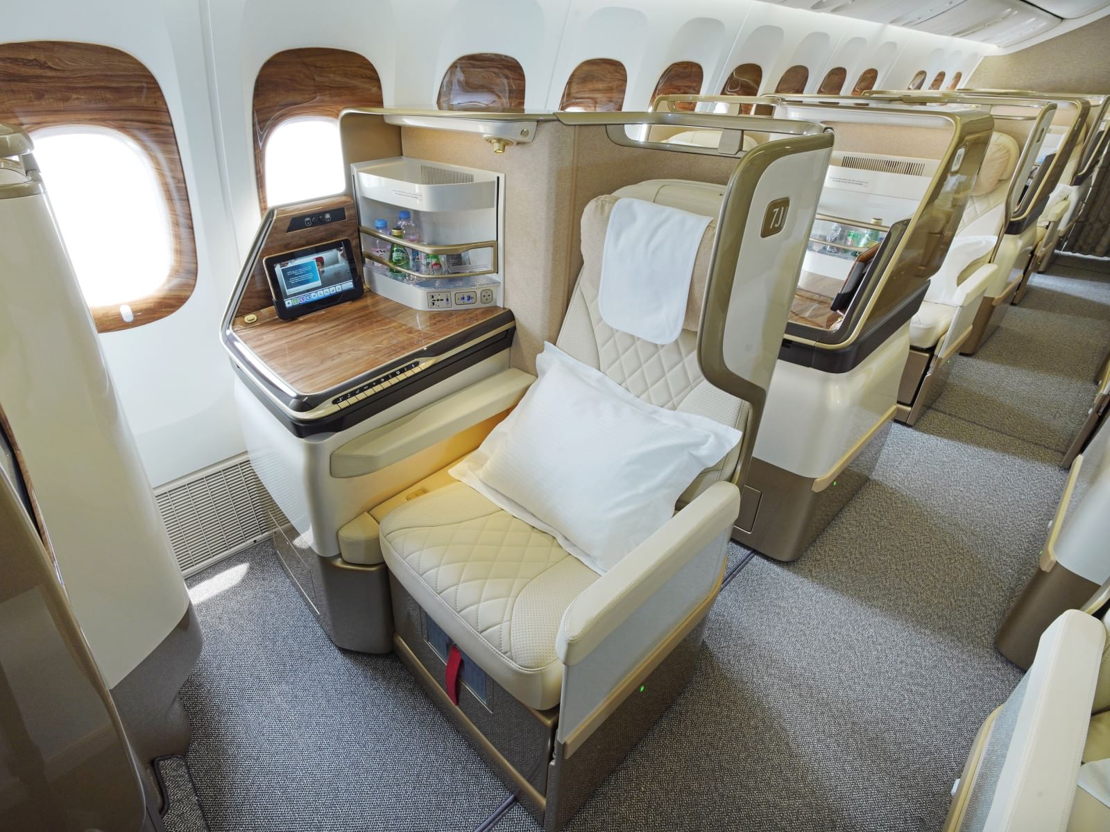 Emirates' first retrofitted 777 aircraft takes off to Geneva | Emirates ...