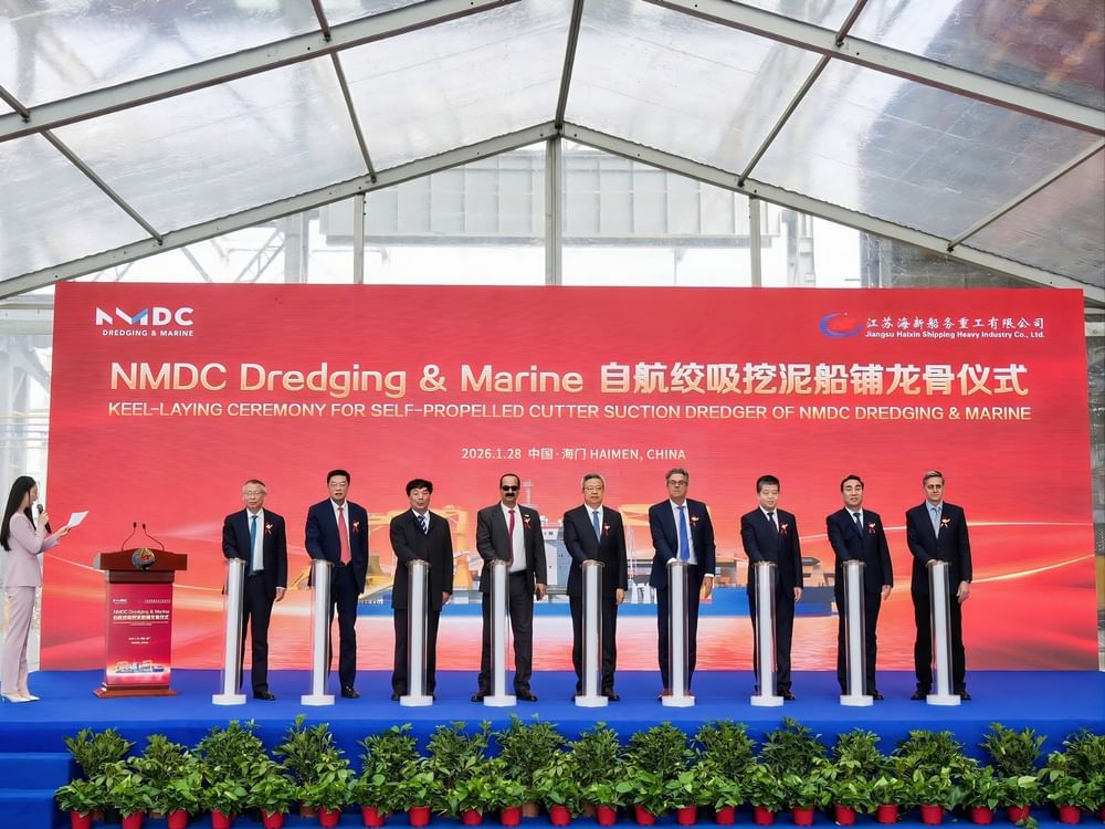 "إن إم دي سي جروب" تعزز أسطولها بإضافة جرافة قطع وشفط ذاتية الدفع بقيمة 618 مليون درهم