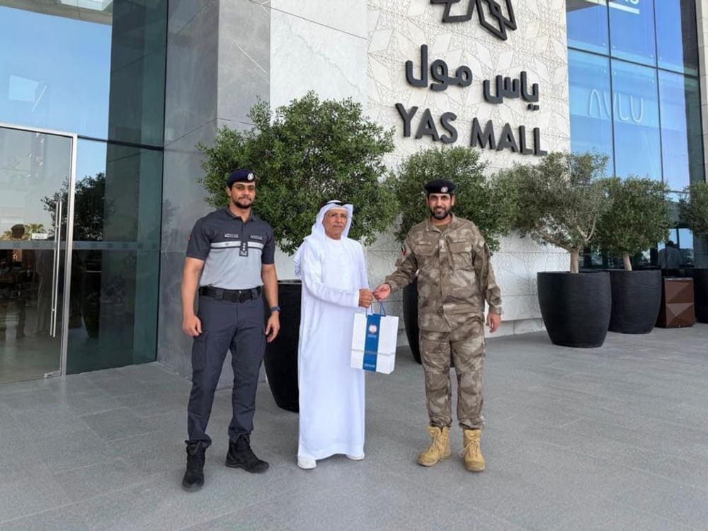 شرطة أبوظبي تحتفي بكبار السن  