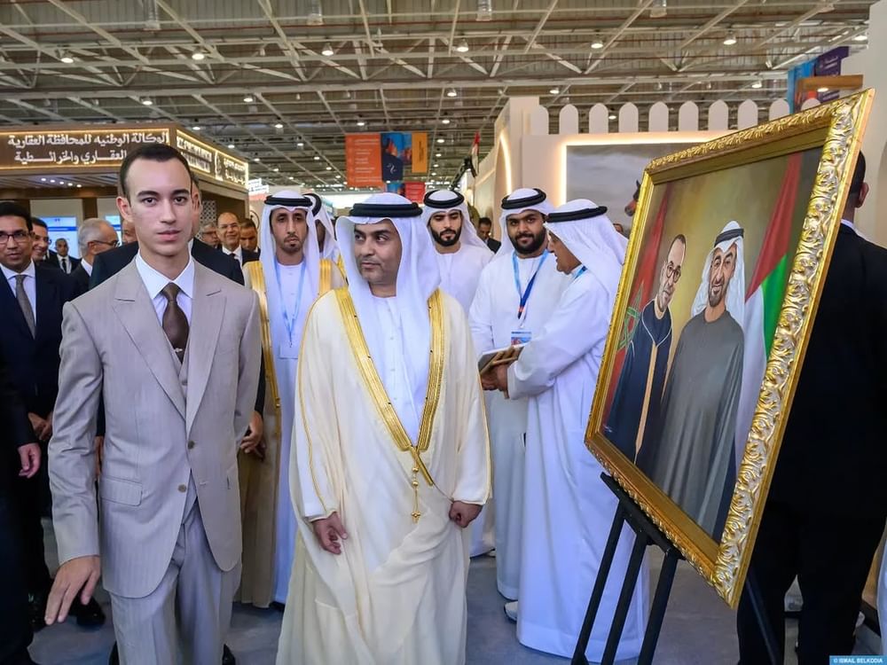 ولي عهد المغرب يطلع على الموروث الإماراتي في معرض الفرس للجديدة