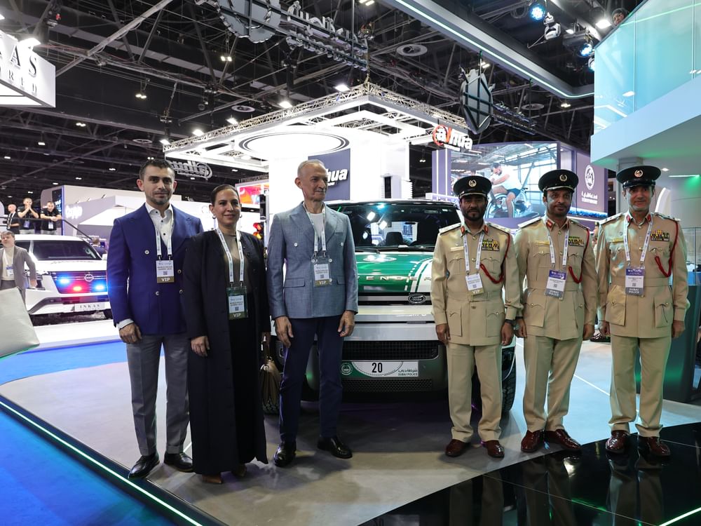 Polícia de Dubai apresenta Defender HSE P400 durante Cúpula Mundial da Polícia