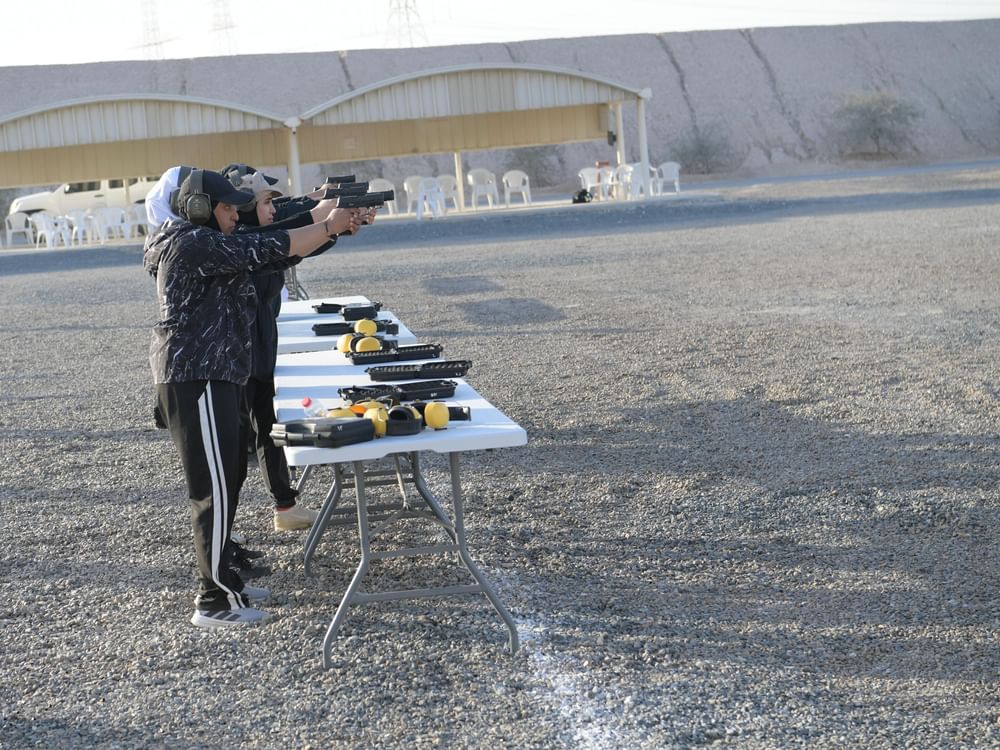 فريق الشارقة بطل نهائي مسدس إسقاط الصحون للسيدات ضمن "بطولة الرماية"
