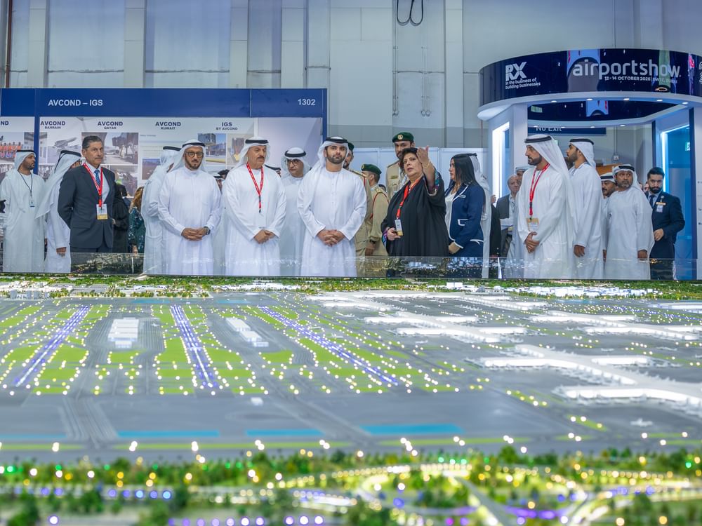 منصور بن محمد يفتتح "معرض المطارات 2026" ويطّلع على أحدث ابتكارات وحلول قطاع الطيران