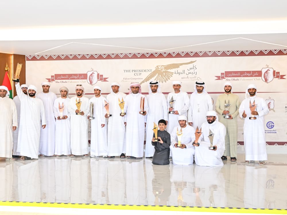"يناغي" يحصد "الرمز" في كأس رئيس الدولة للصيد بالصقور