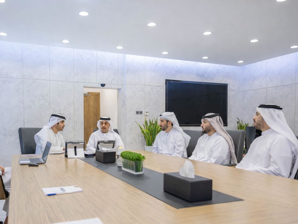 بلدية عجمان و"الطاقة والبنية التحتية" تناقشان تطوير الطرق الاتحادية والمشاريع الإسكانية في الإمارة