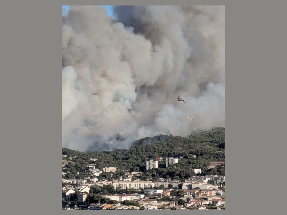 Un violent incendie détruit 154 hectares à Martigues, dans le sud de la France