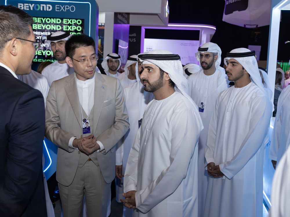 Hamdan bin Mohammed visits Dubai AI Festival