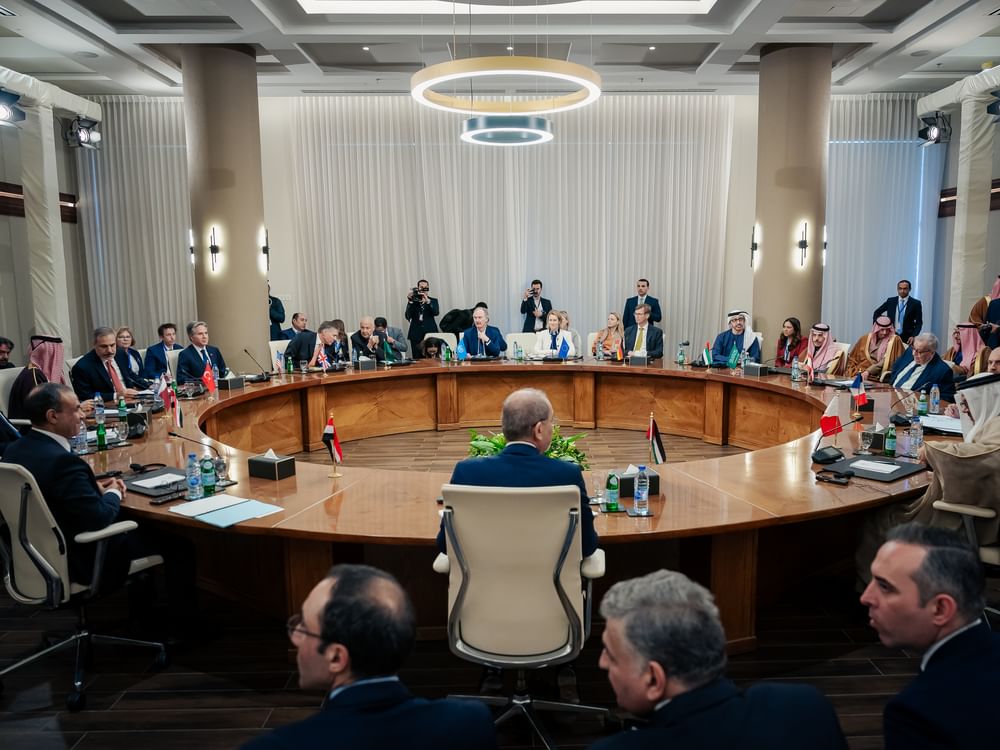 Abdullah bin Zayed participates in Expanded International Ministerial Meeting on Syria