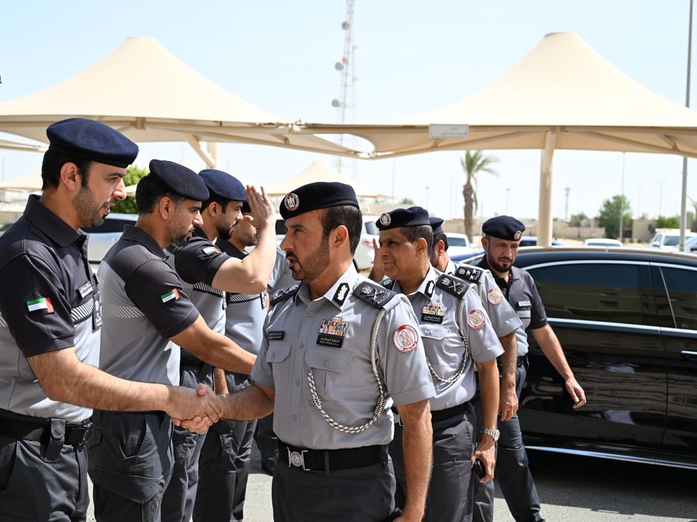 قائد عام شرطة أبوظبي يزور مرور منطقة الظفرة