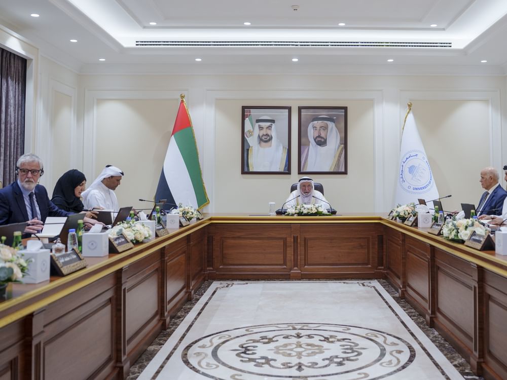 حاكم الشارقة يترأس اجتماع مجلس أمناء جامعة خورفكان