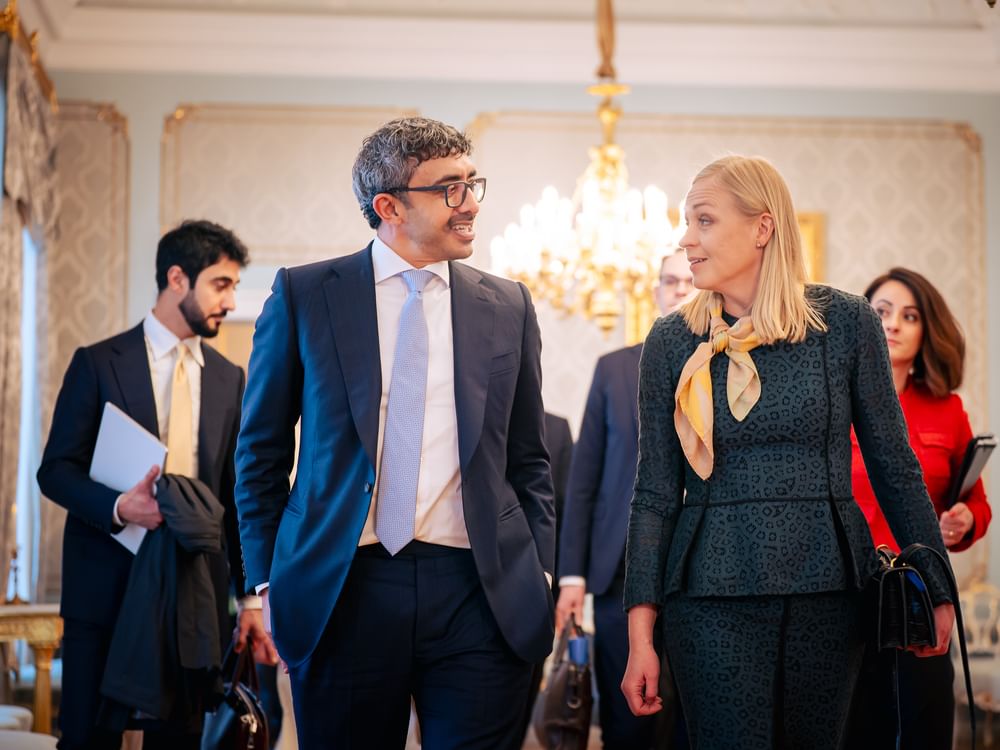 Abdullah bin Zayed e chanceler da Finlândia discutem perspectivas de cooperação bilateral