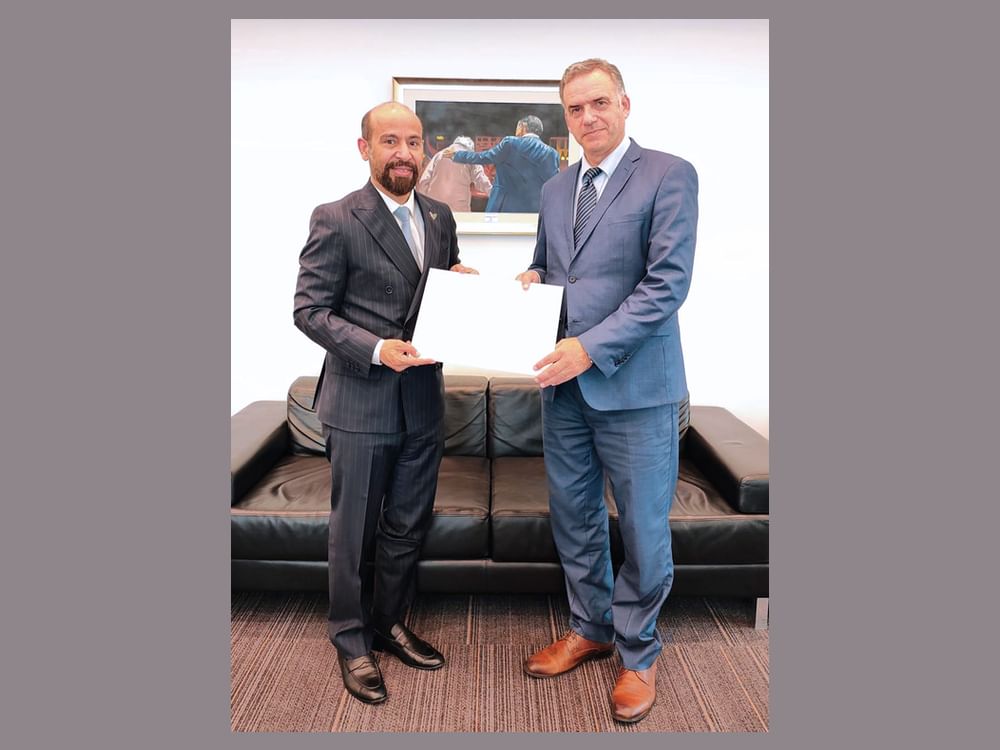 Embaixador dos Emirados Árabes Unidos na Argentina se reúne com presidente do Uruguai para reforçar laços bilaterais