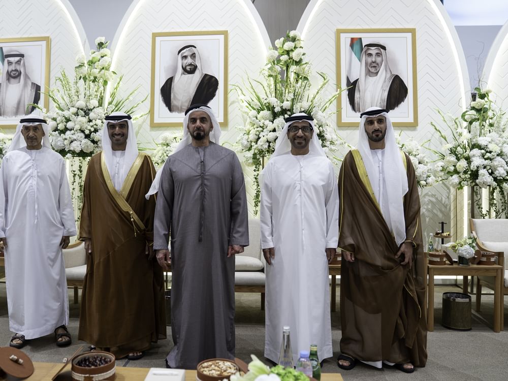 سيف بن زايد يحضر أفراح الجنيبي والهاشمي والشامسي
