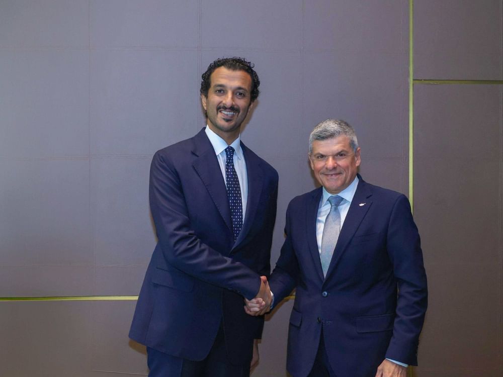ابن طوق يبحث مع وزراء من قبرص واليونان تعزيز التعاون المشترك في المجالات الاقتصادية والسياحية 