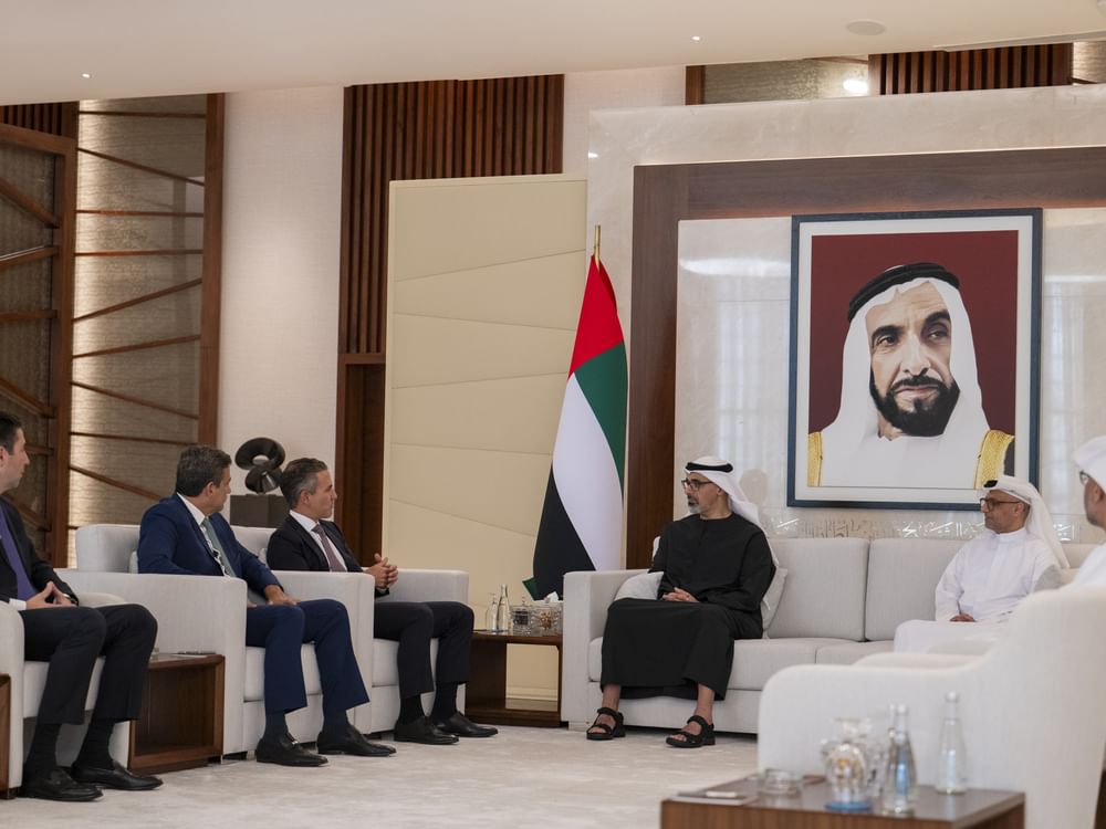 Khaled bin Mohamed bin Zayed se reúne con el consejero delegado de Nubank para abordar la banca digital y los servicios financieros