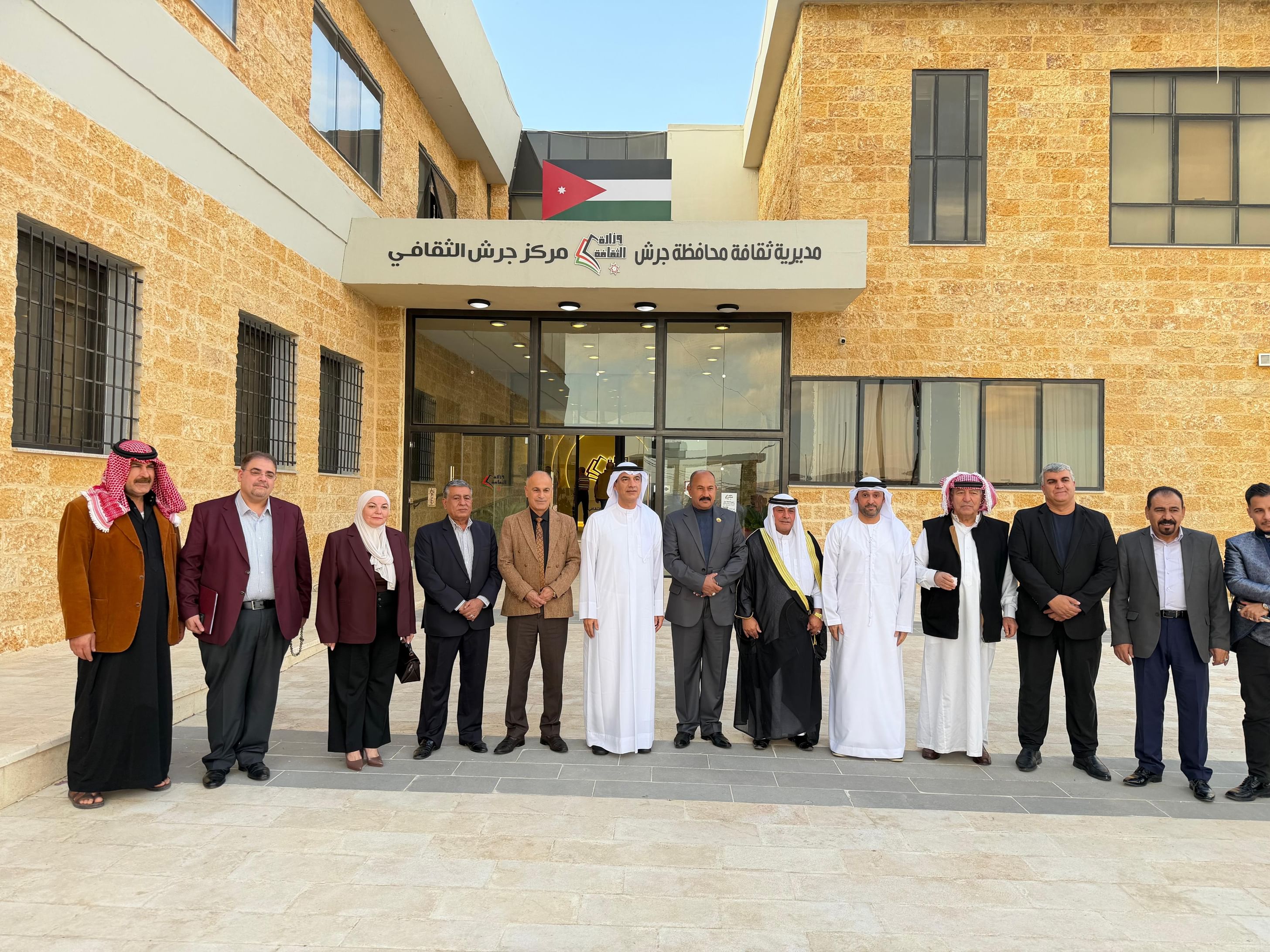 دائرة الثقافة بالشارقة تختتم مهرجان المفرق للشعر العربي في الأردن 