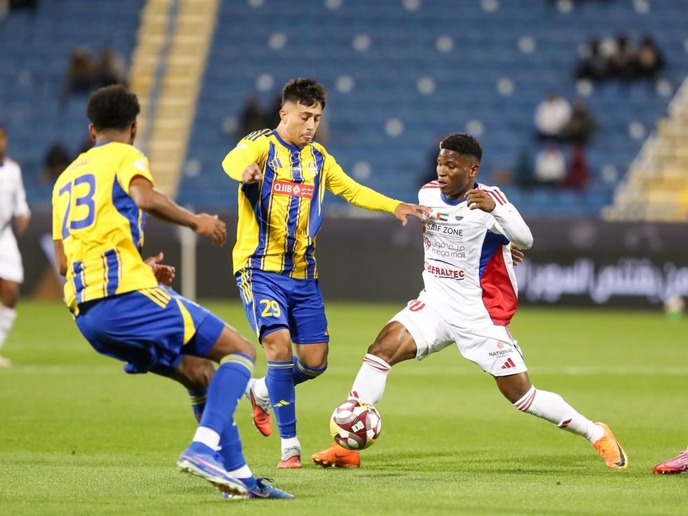 الشارقة يفوز على الغرافة ويتوج بطلا لكأس السوبر الإماراتي القطري لكرة القدم