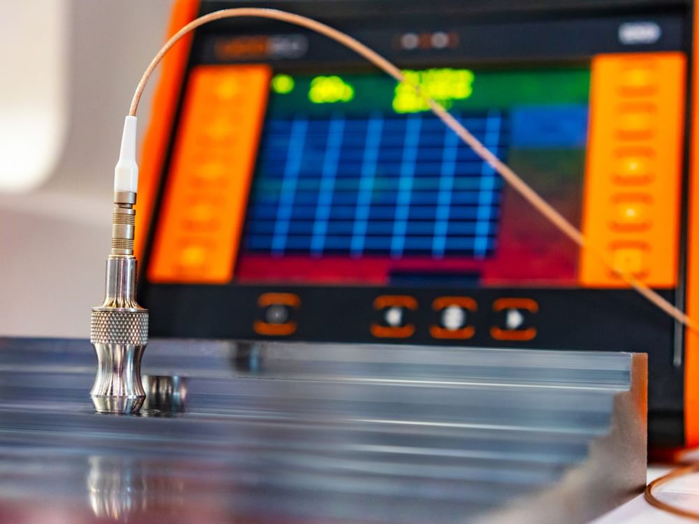 علماء روس يبتكرون مستشعرا فائق السرعة لرصد موجات الصدمة فوق الصوتية