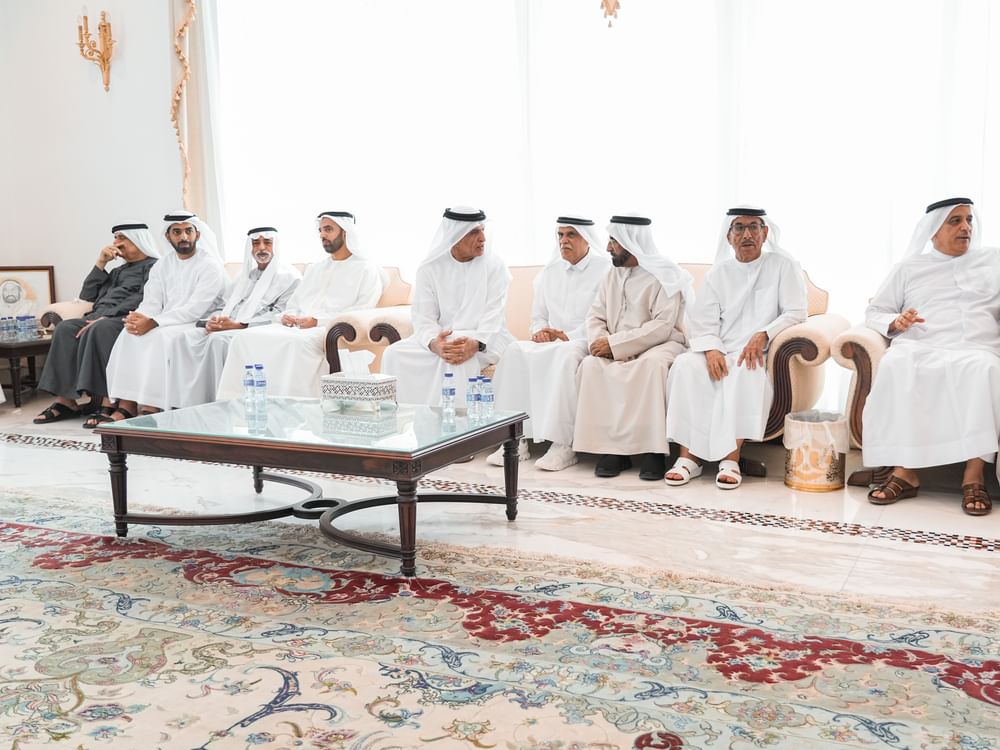 سعود بن صقر يقدم واجب العزاء في وفاة محمد إبراهيم عبيدالله