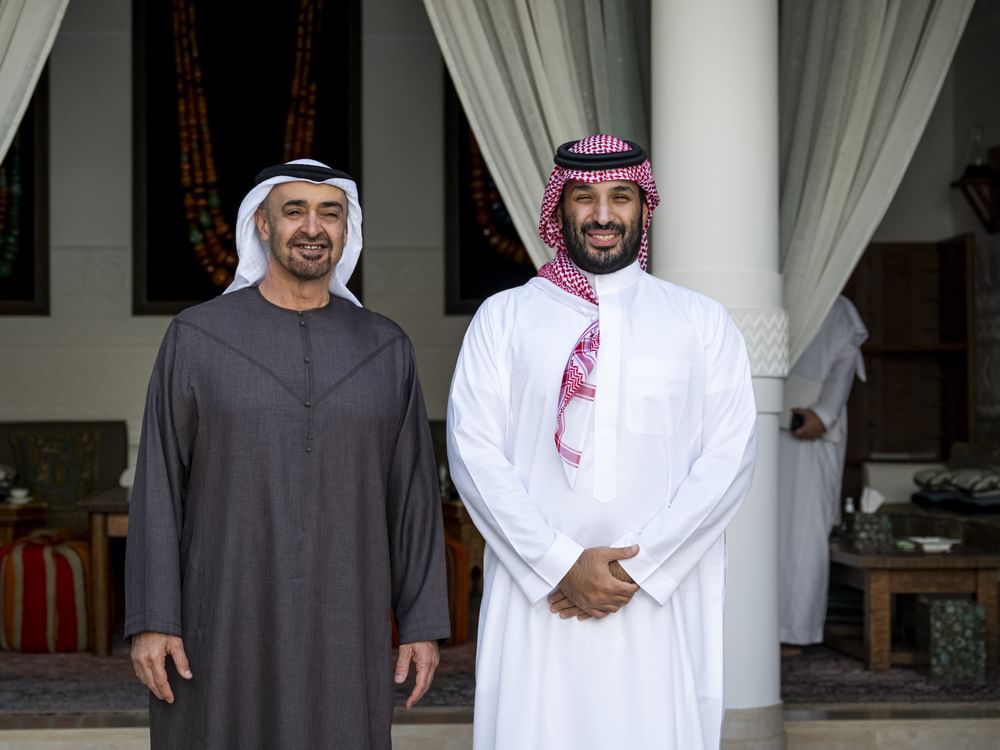 رئيس الدولة وولي عهد السعودية يبحثان العلاقات الأخوية والتطورات الإقليمية