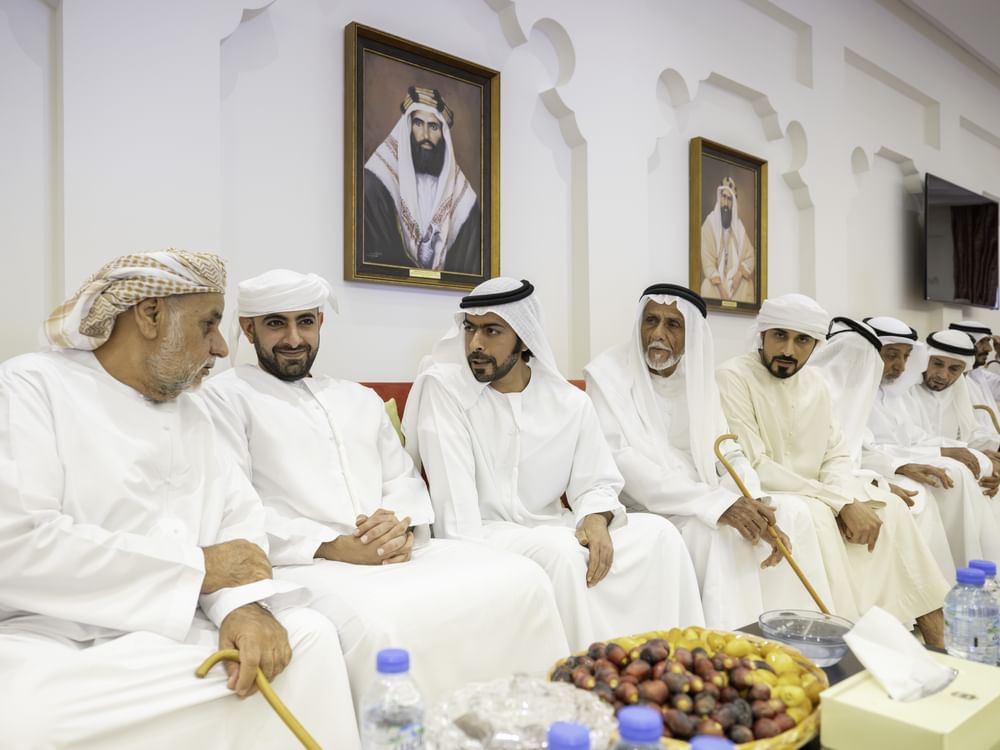 خليفة وزايد بن طحنون بن محمد يقدمان واجب العزاء في وفاة زوجة عبدالله علي القمزي