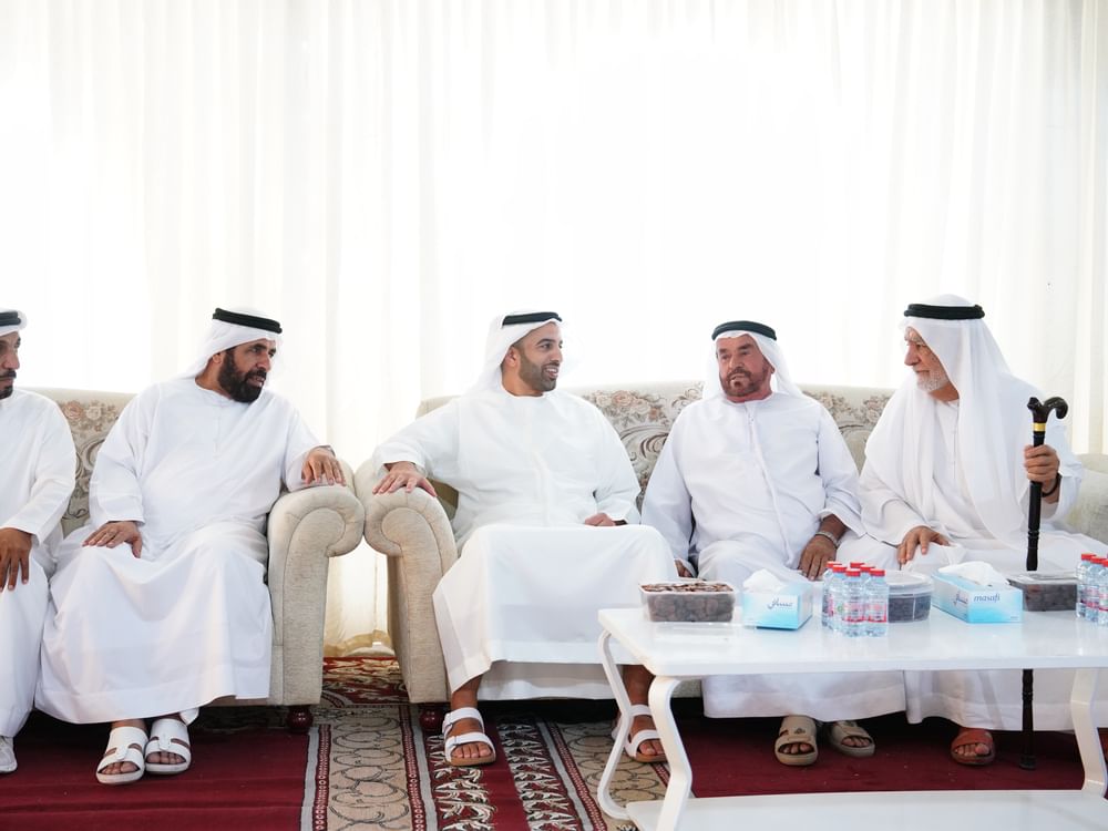 ولي عهد رأس الخيمة يقدم واجب العزاء بوفاة محمد المسافري
