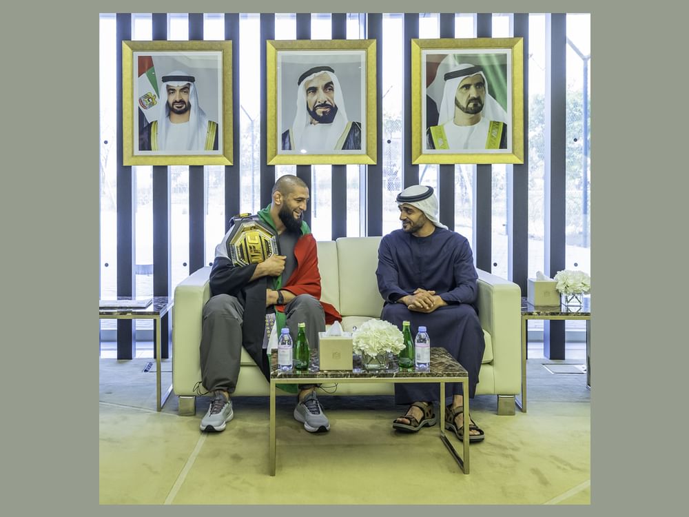 زايد بن محمد بن زايد يستقبل البطل الإماراتي حمزة شيماييف المتوج بلقب العالم للوزن المتوسط "UFC"