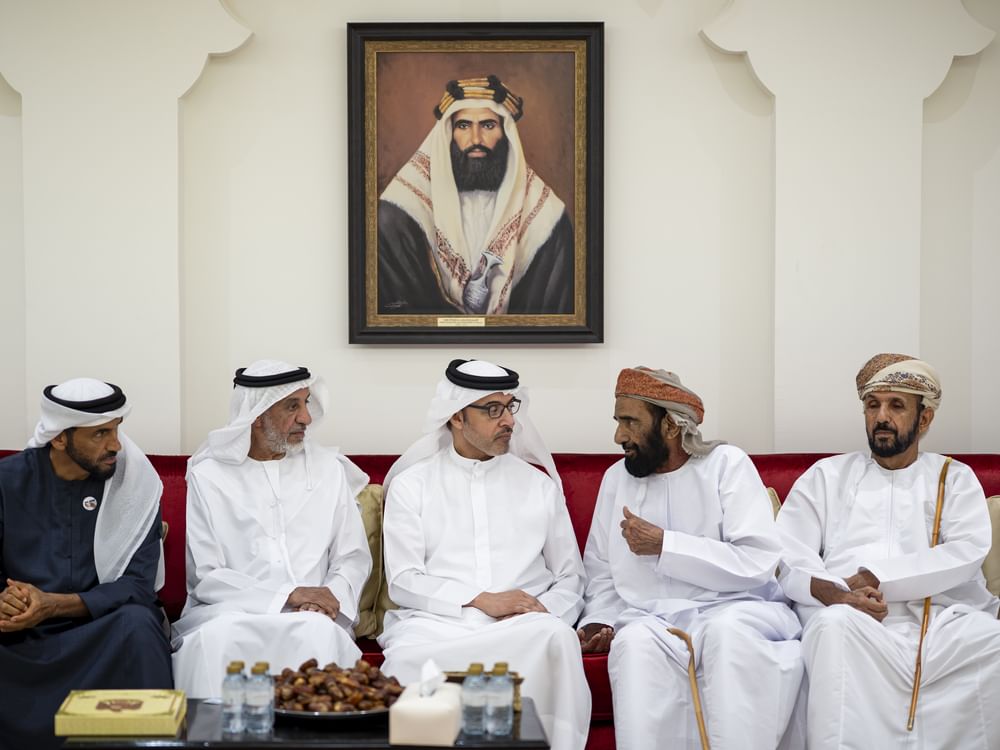 هزاع بن زايد ونهيان بن زايد يعزيان في وفاة هويدن ذيبان علي الكتبي