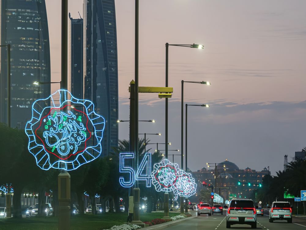 الإمارات تتلألأ احتفالا بعيد الاتحاد الـ54