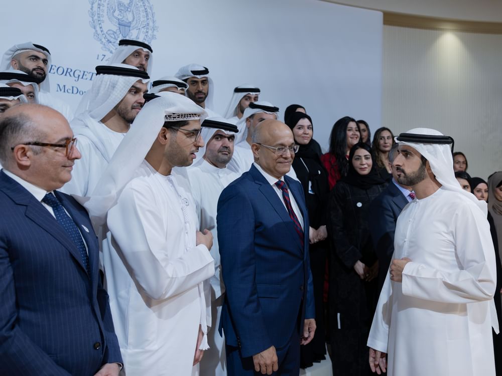 حمدان بن محمد يشهد تخريج منتسبي الدفعة الأولى من برنامج جامعة جورجتاون